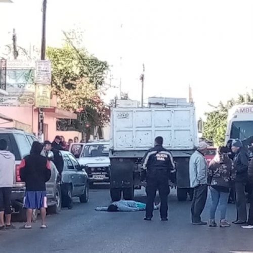 Muere mujer en la colonia Las Flores, Oaxaca, tras ser arrollada por un volteo