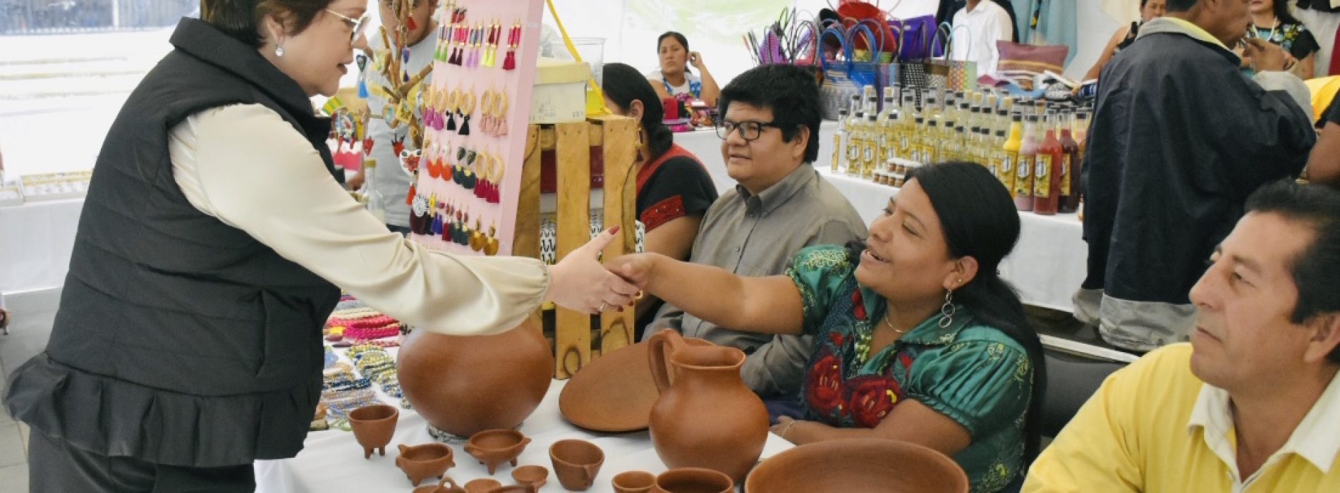 Aprobada iniciativa de Aurora López Acevedo para mejorar comercialización y exportación de artesanías oaxaqueñas