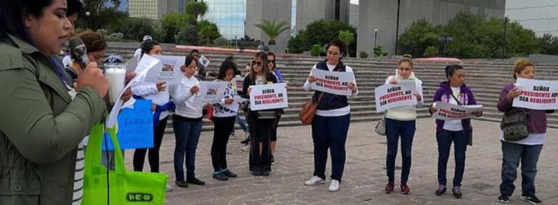 AMLO a padres de niños con cáncer: prometo que no faltarán medicinas