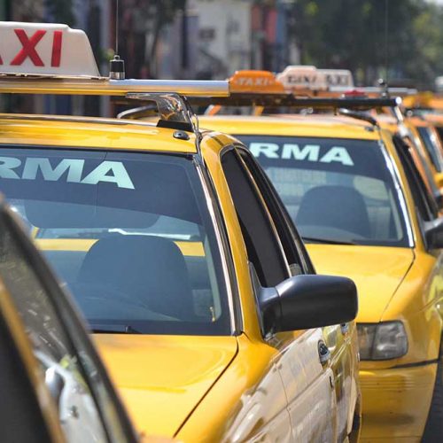 Regularizan tarifa para los taxis de la capital