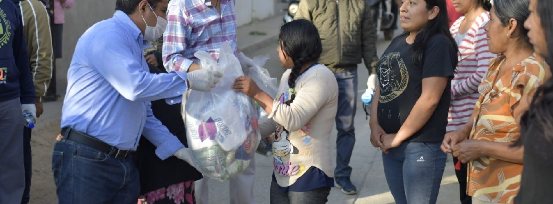 Llega a San Juan Chapultepec apoyo del Ayuntamiento de Oaxaca de Juárez a familias necesitadas