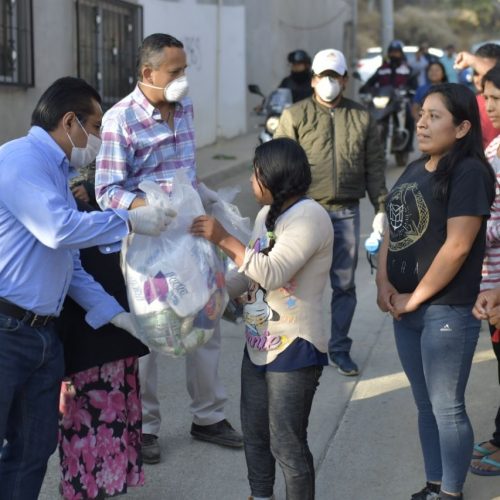 Llega a San Juan Chapultepec apoyo del Ayuntamiento de Oaxaca de Juárez a familias necesitadas