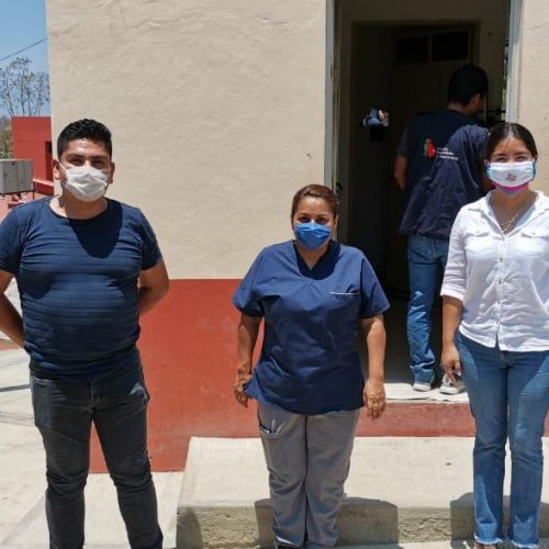 Elisa Zepeda entrega apoyo a hospital de Teotitlán de Flores Magón