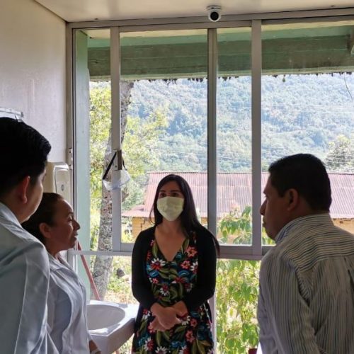 Entrega Elisa Zepeda apoyo a Hospital de Huautla para hacer frente al COVID-19