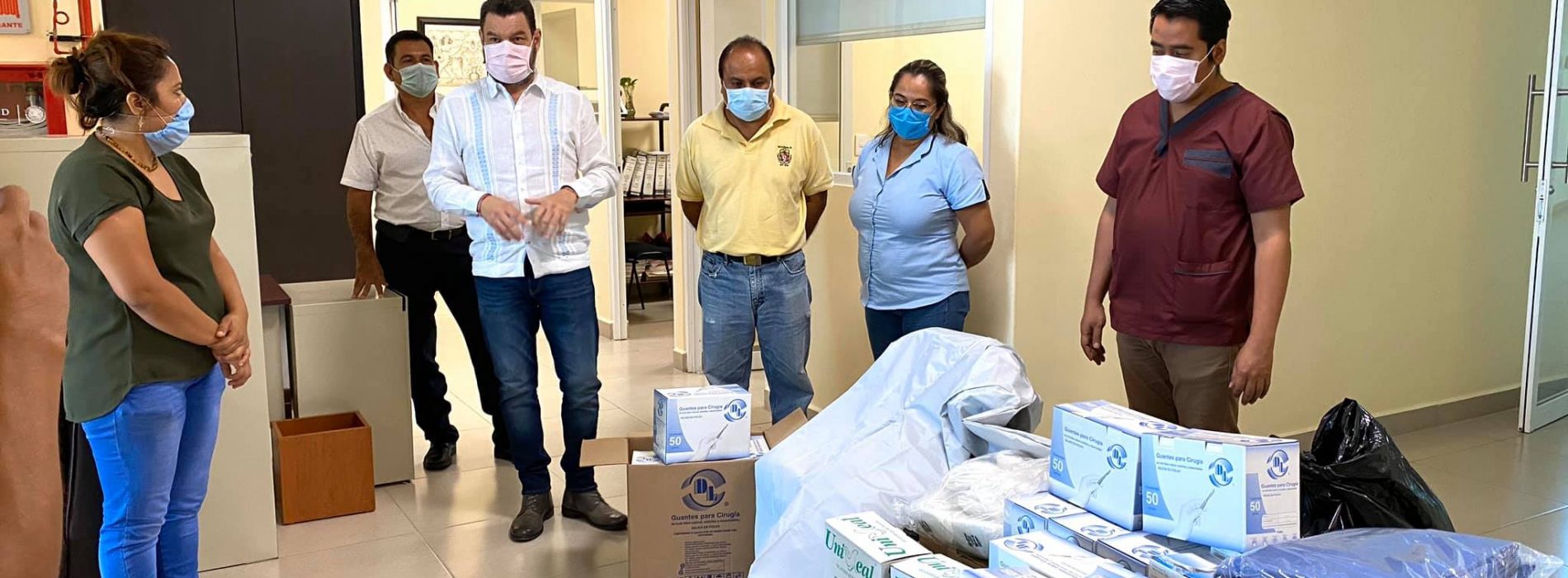 Óscar Toral Ríos dona insumos al hospital de Juchitán para protección del personal médico