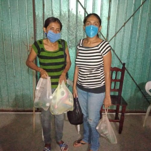 Continúa Aurora López Acevedo con donación de despensas y juguetes, ahora en Juchitán
