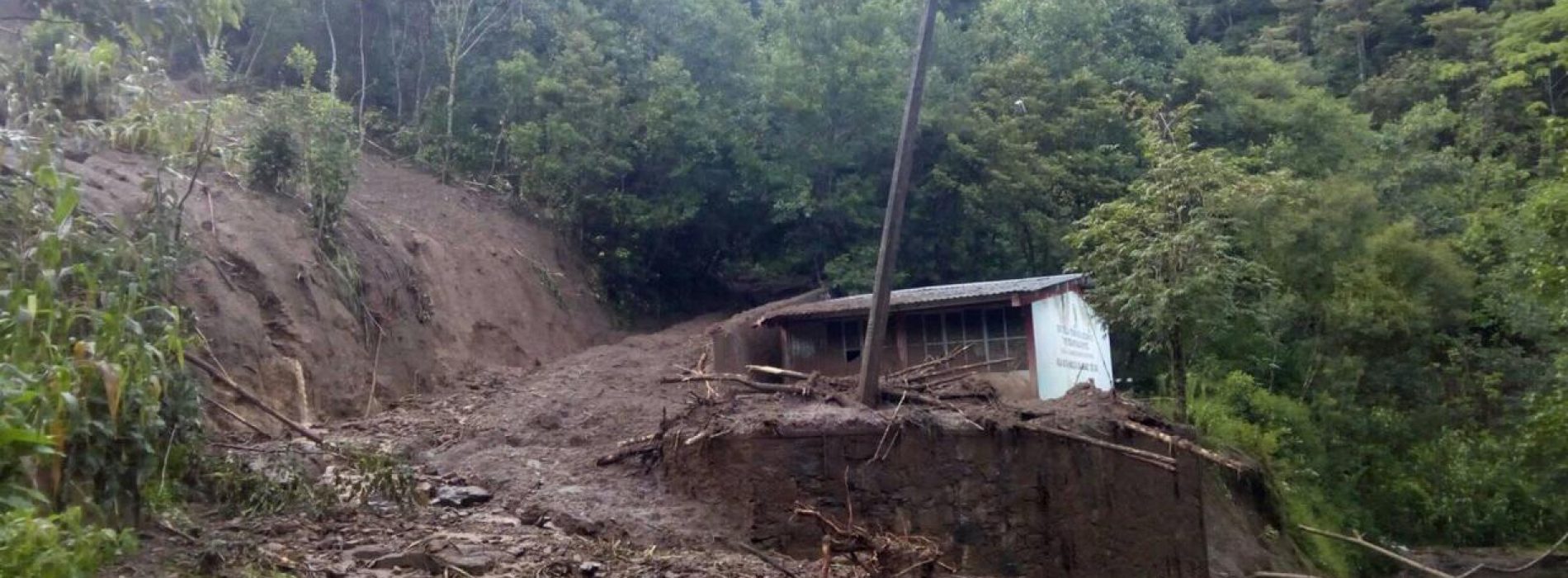 Tras daños por lluvias solicita  Elisa Zepeda apoyo para familias de la cañada