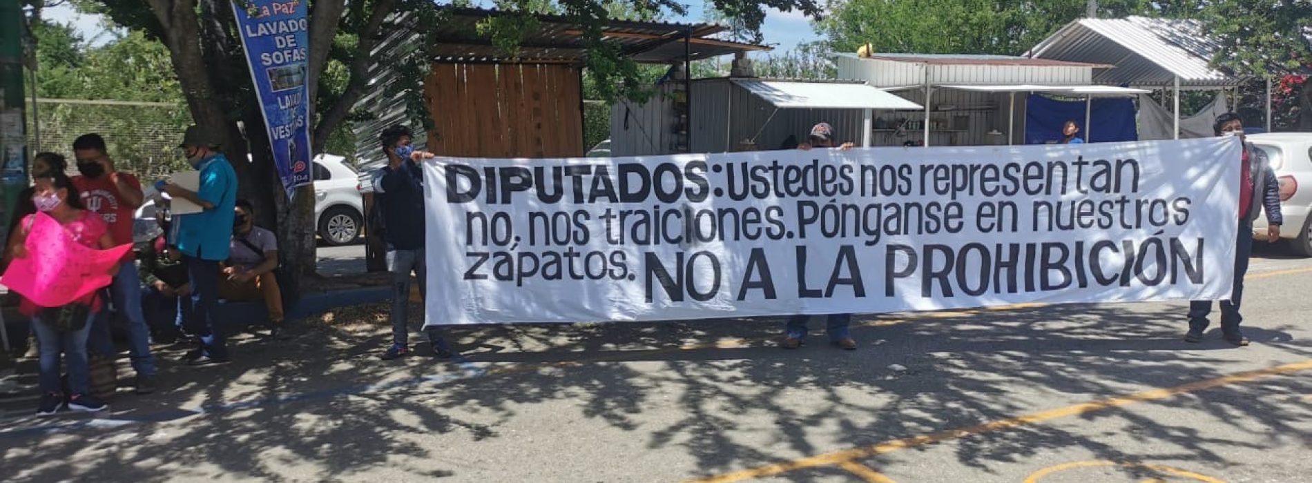 EN MEDIO DE PROTESTA SE APRUEBA LEY QUE PROHÍBE VENTA DE COMIDA CHATARRA A NIÑEZ EN OAXACA