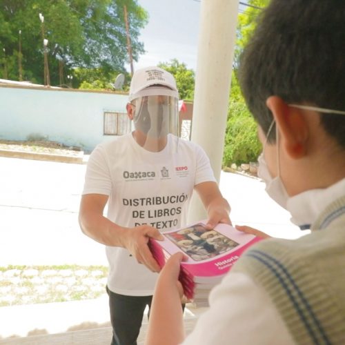 Avanza IEEPO con la entrega de libros de texto gratuitos en Oaxaca