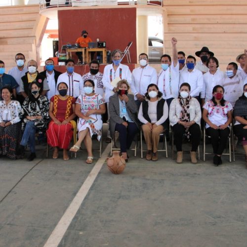 Nace en Oaxaca una casa de estudio indígena, toman  protesta rector y autoridades académicas de la  Universidad Autónoma Comunal