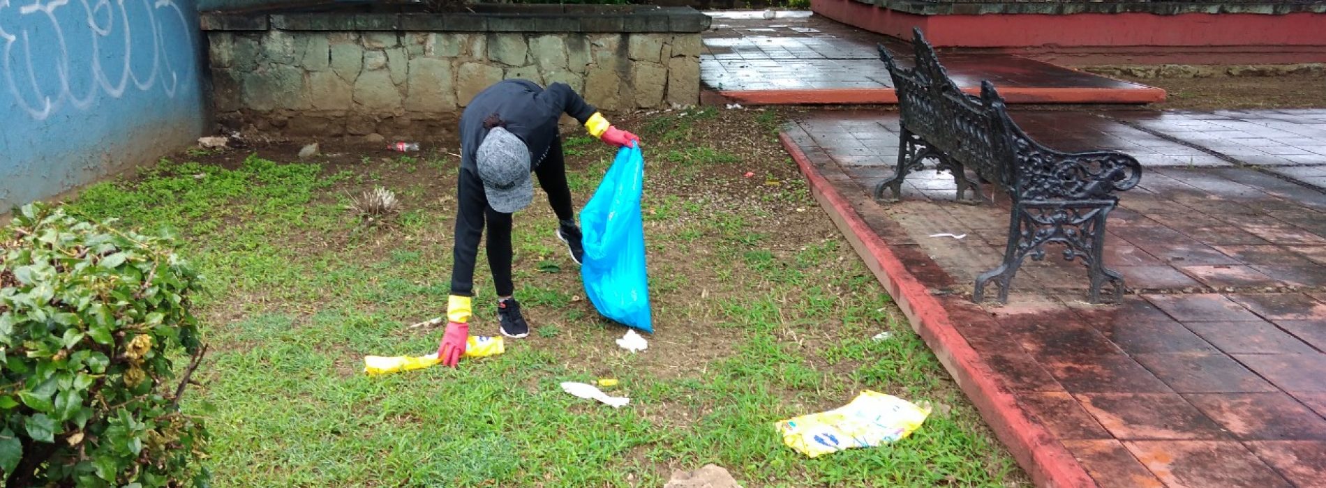 Sanciona Ayuntamiento de Oaxaca de Juárez a ciudadana que abandonó basura en vía pública