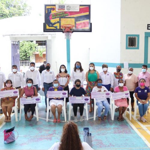 “Mujeres que Inspiran” de la Costa, reciben créditos de la Secretaría de las Mujeres de Oaxaca