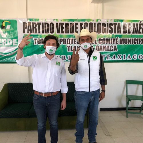 Pepe Estefan toma protesta al Presidente del Comité Municipal del PVEM en Tlaxiaco
