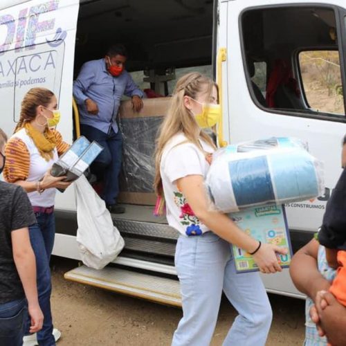 De casa en casa, DIF Estatal Oaxaca continúa brindando asistencia social sin descanso