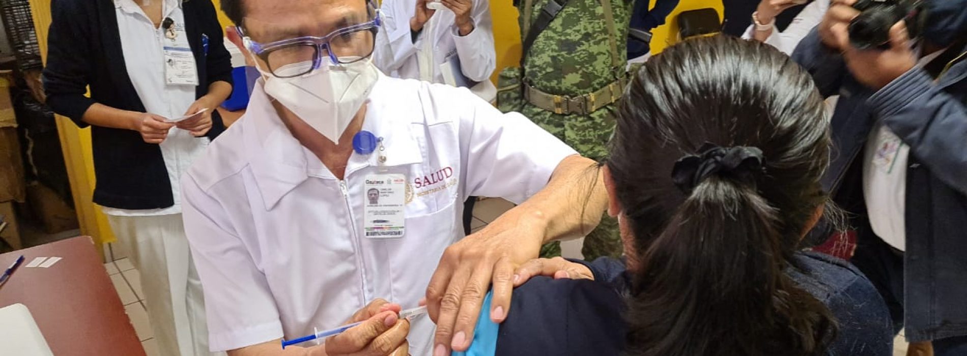 Da inicio la vacunación contra COVID-19 en 49 hospitales de Oaxaca