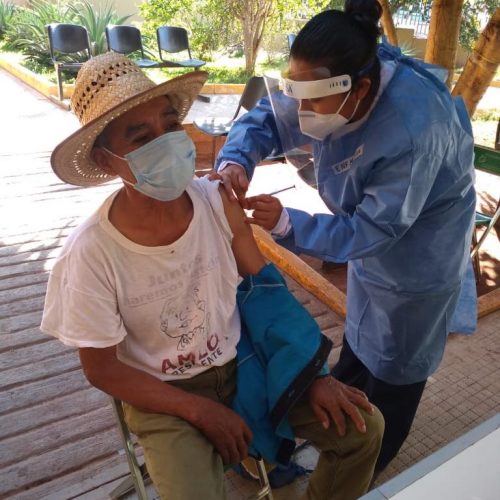 Llevan a cabo segundo día de vacunación contra COVID-19  para mayores de 60 años