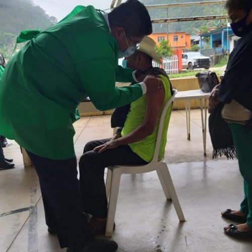 Inicia en la Cañada vacunación a personas de la tercera edad