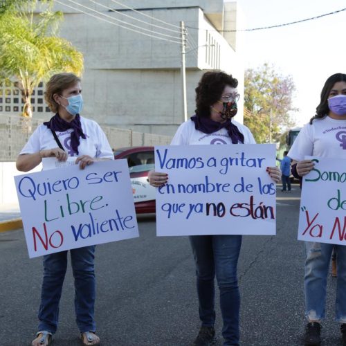 Realizan marcha caravana en rechazo a la violencia de género y feminicidios en Oaxaca