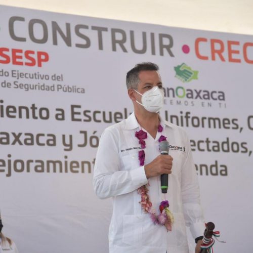 Cumple AMH palabra con pueblos de la Mixteca Alta; en Tlaxiaco entrega obras y apoyos para diversos sectores