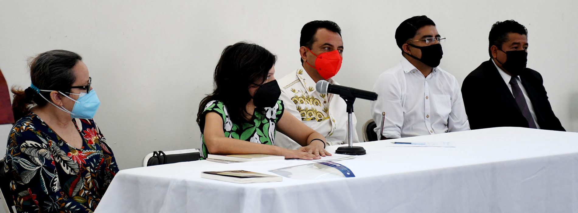 Presentan libro “Las fronteras de la tradición”, en el Congreso de Oaxaca