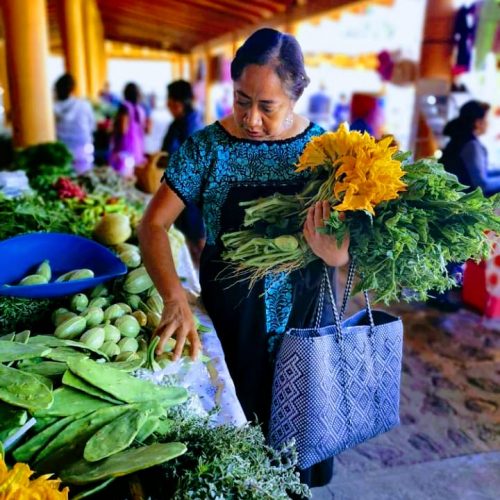 Los mercados de Oaxaca resguardan su identidad y tradiciones