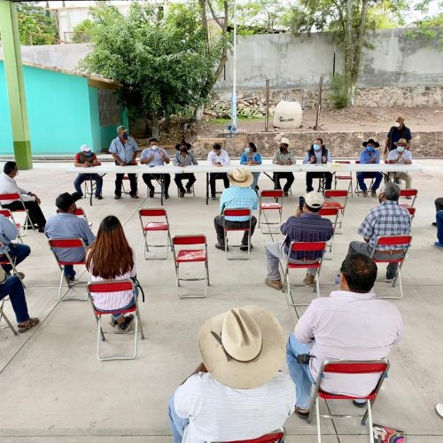 AMH construye ruta de paz en San Vicente Coatlán