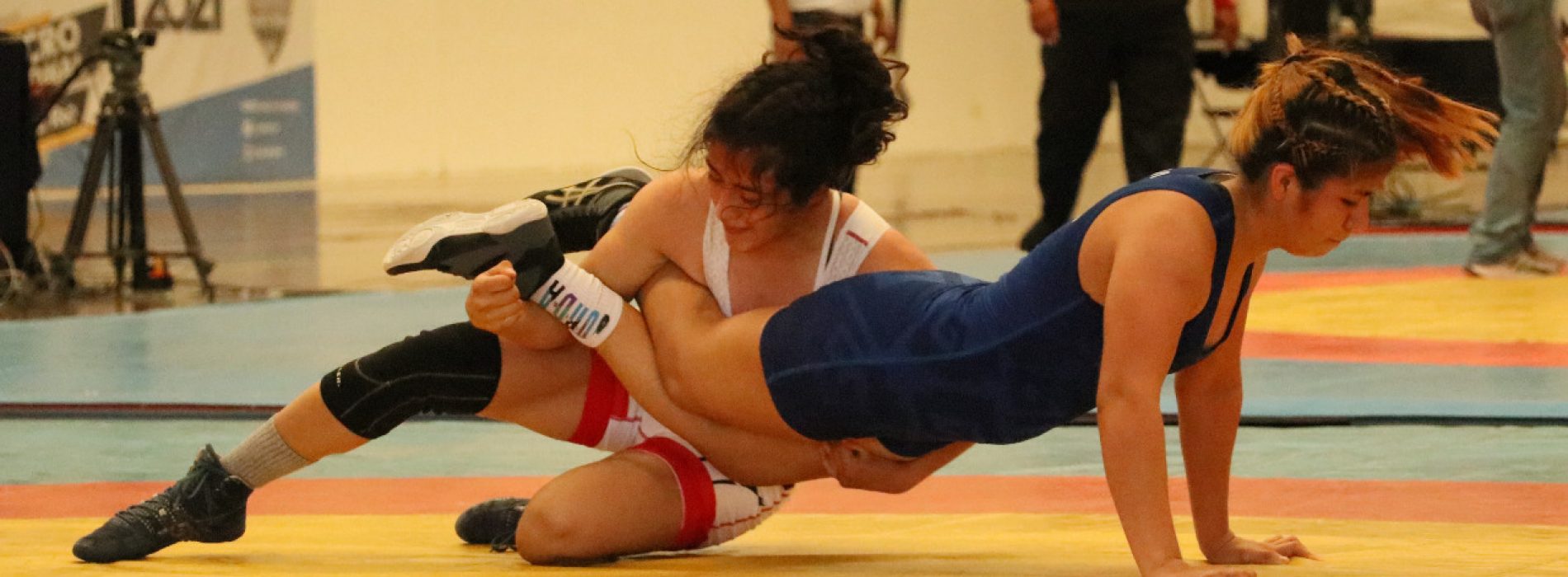 Las mujeres dan la cara con nueve primeros lugares en el Macro Regional de luchas asociadas