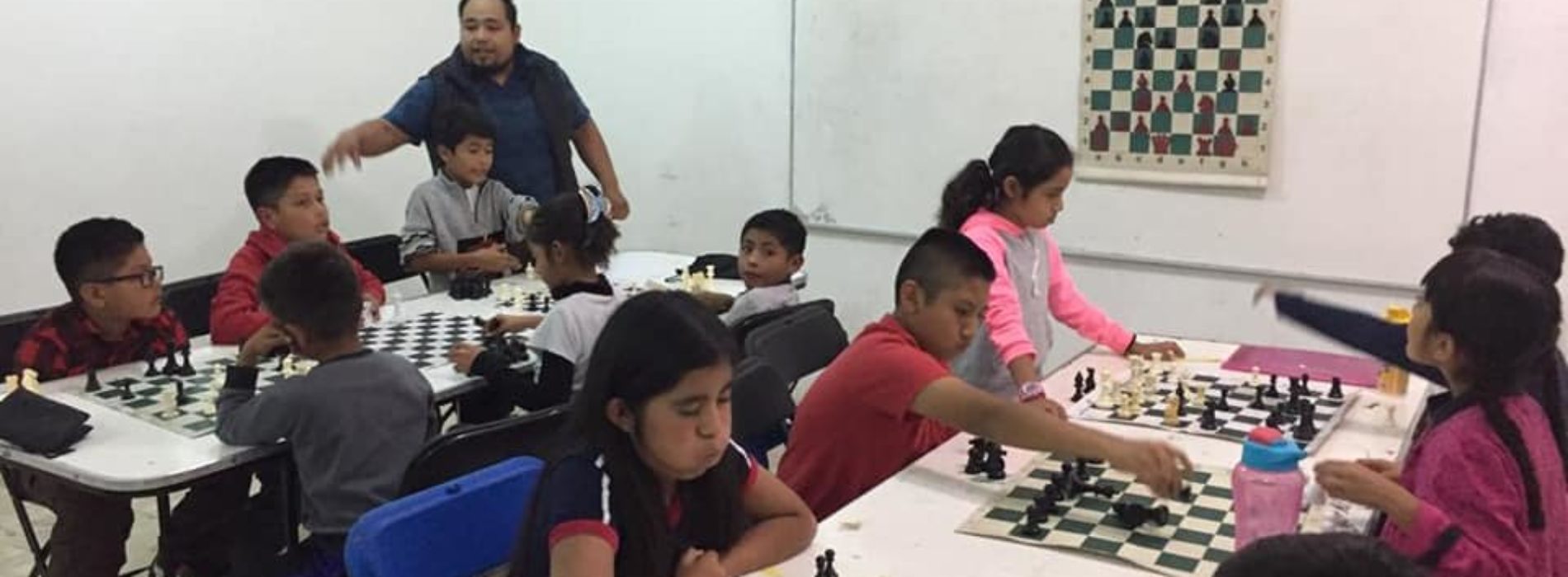 Aprender y jugar ajedrez desarrolla la  capacidad intelectual en estudiantes