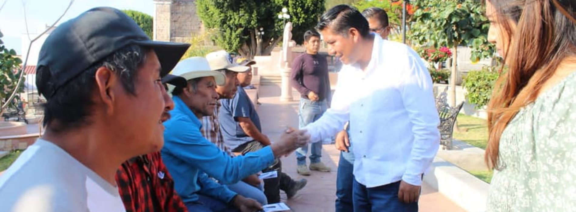 En su visita en el Municipio de Santa Ana del Valle, Mauricio Cruz Vargas destacó la importancia de impulsar a los artesanos de Oaxaca.