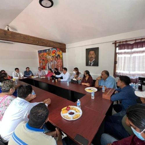 Se reune Gobernador electo Salomon Jara con Agentes Municipales de Oaxaca de Juárez.