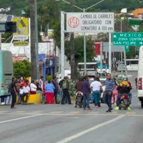 Tercer día de bloqueos en Oaxaca