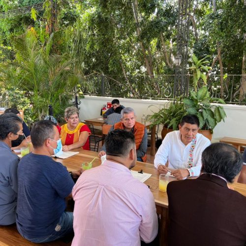 Se reúne Salomón Jara con vecinos de Barrio de Jalatlaco