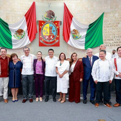 Rinde protesta en el Congreso Salomón Jara Cruz como Gobernador Constitucional del Estado de Oaxaca