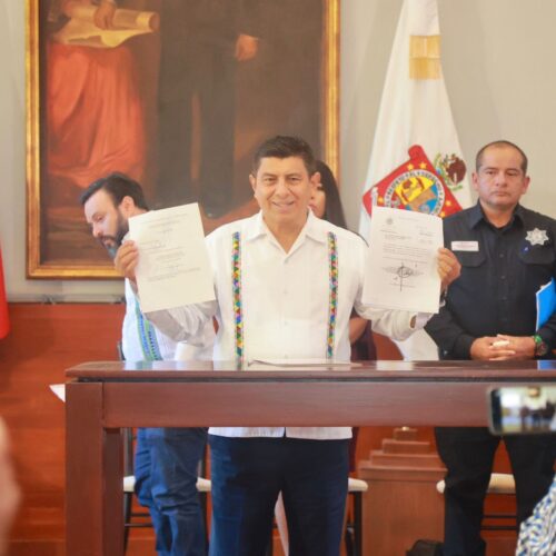 Firma Gobernador del Estado promulgación de la Ley de Revocación de Mandato en Oaxaca