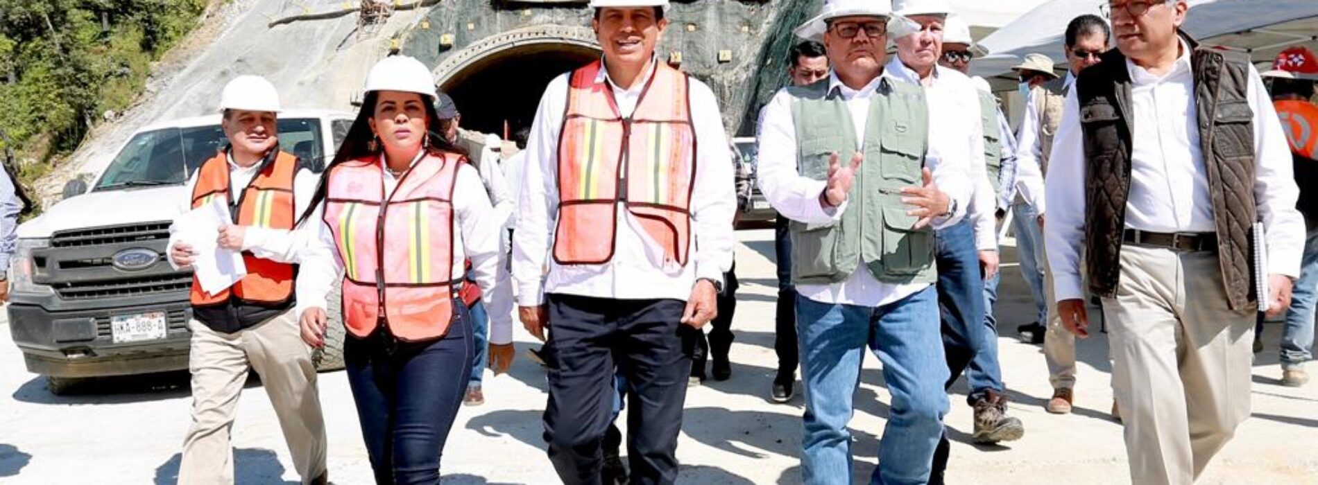 Supervisa Gobernador Salomón Jara obras de tramo carretero Barranca Larga- Ventanilla, de la autopista Oaxaca-Costa