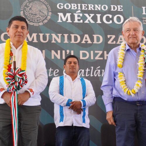 Se reúnen Andrés Manuel López Obrador y Salomón Jara con autoridades agrarias, municipales y ciudadanos de San Vicente Coatlán