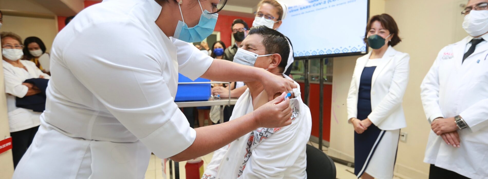 Arranca Salomón Jara Campaña de vacunación contra el virus SARS-CoV-2
