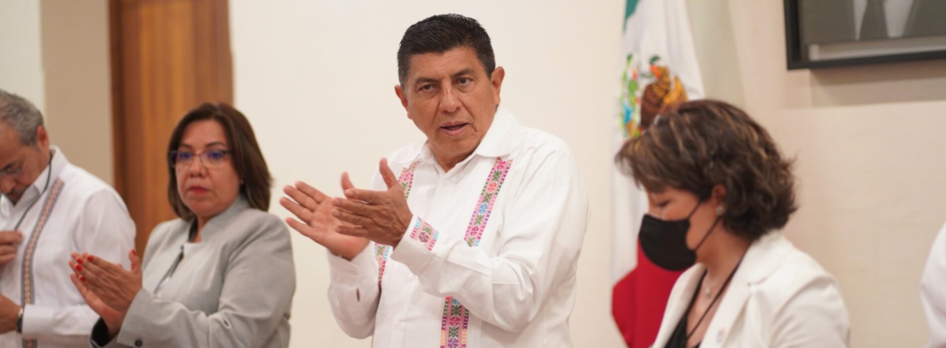 Reinstala Gobernador del Estado Junta Directiva de los Servicios de Salud de Oaxaca