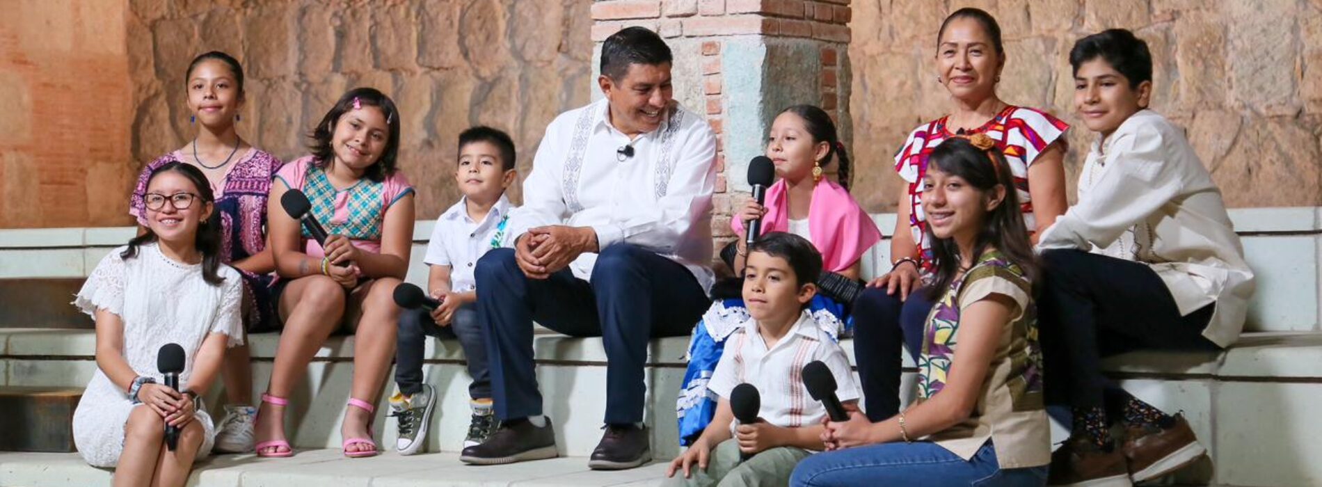 Gobernador Salomón Jara e Irma Bolaños Quijano conviven y dialogan con niñas y niños en el Jueves de Gozona