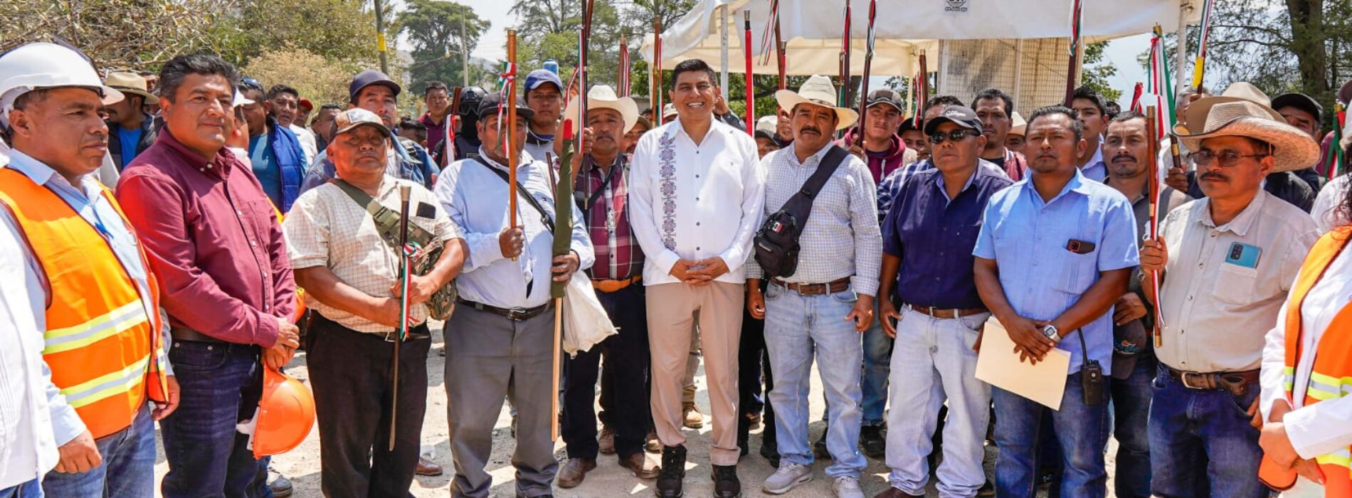 Atiende Salomón Jara demanda histórica de pobladores de Santiago Juxtlahuaca y Coicoyán de las Flores