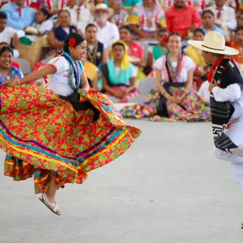 Vive Oaxaca una espléndida Guelaguetza 2023; miles abarrotan el auditorio en la edición matutina