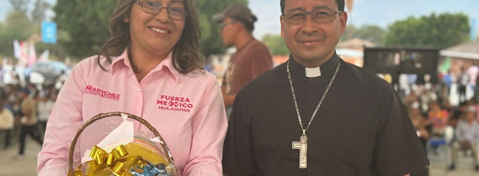 María de Jesús Sánchez Maceda participa en encuentro con la comunidad católica.