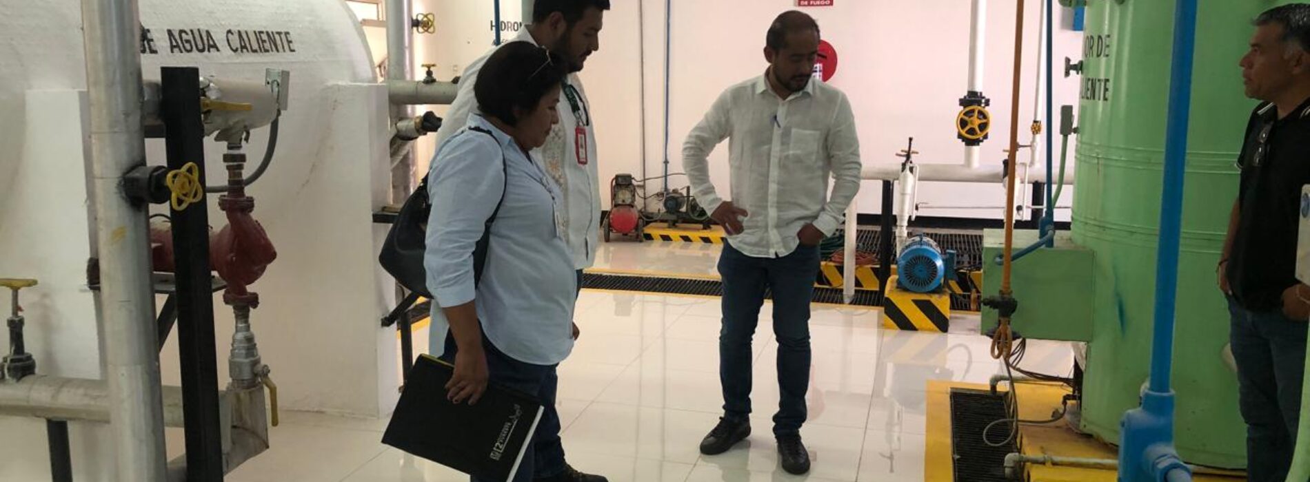 Supervisa Moisés Bailón Jiménez el avance de obras y servicios en el Hospital del IMSS en Huatulco.