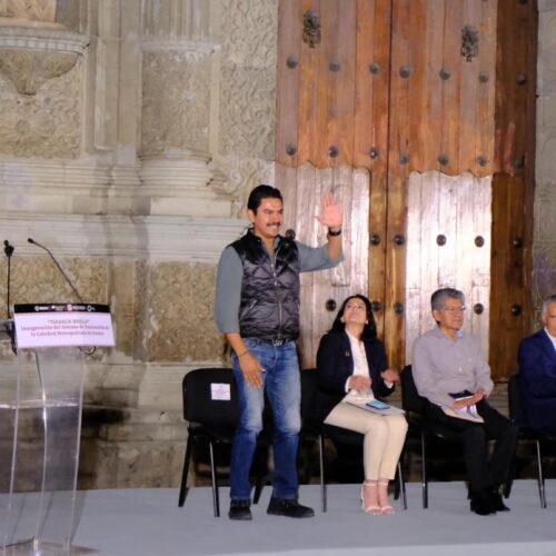 Ray Chagoya, participó en el encendido inaugural de la Catedral de Oaxaca.